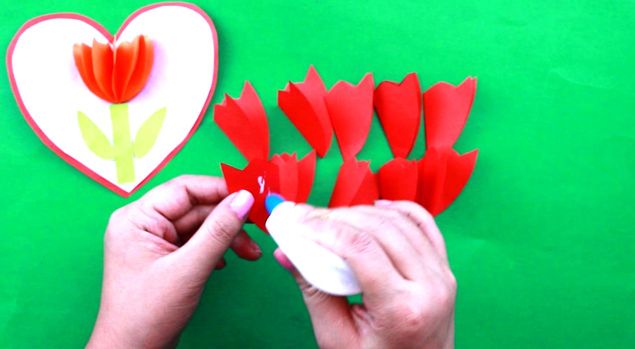 38女王节幼儿手工贺卡,亲子手工三八妇女节折叠花朵贺卡