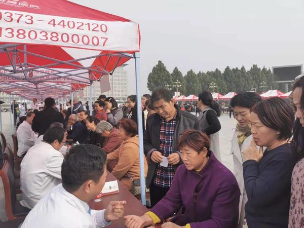 百年名院书记院长带队率百名专家义诊进淇县