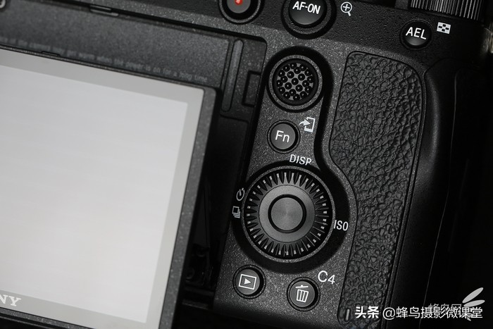 今年会出哪些全画幅微单,最强微单全画幅是r5吗