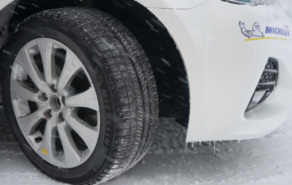 雪地胎普利司通跟邓禄普哪个好,锐界换胎用米其林还是邓禄普