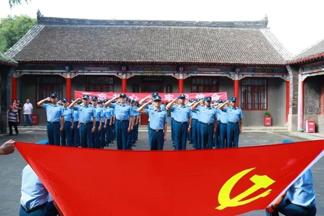 一等功臣回乡报喜感动哭了,特等功臣老兵回部队