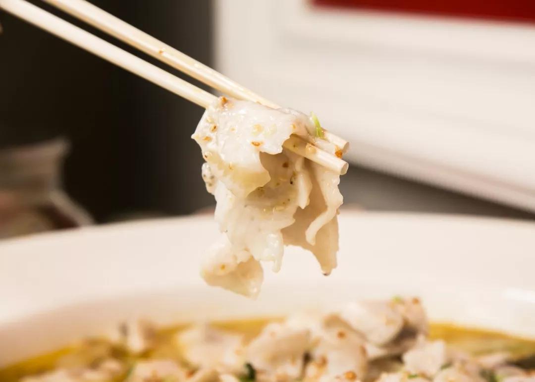 在“卡通乐园”吃“瘦瘦鱼”，一份大过脸盆，居然不到50元