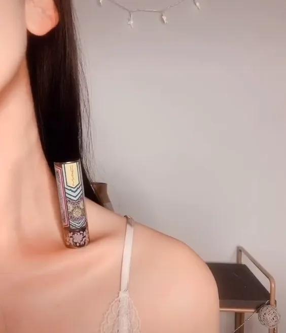 娄艺潇锁骨放口红完整版,娄艺潇瘦