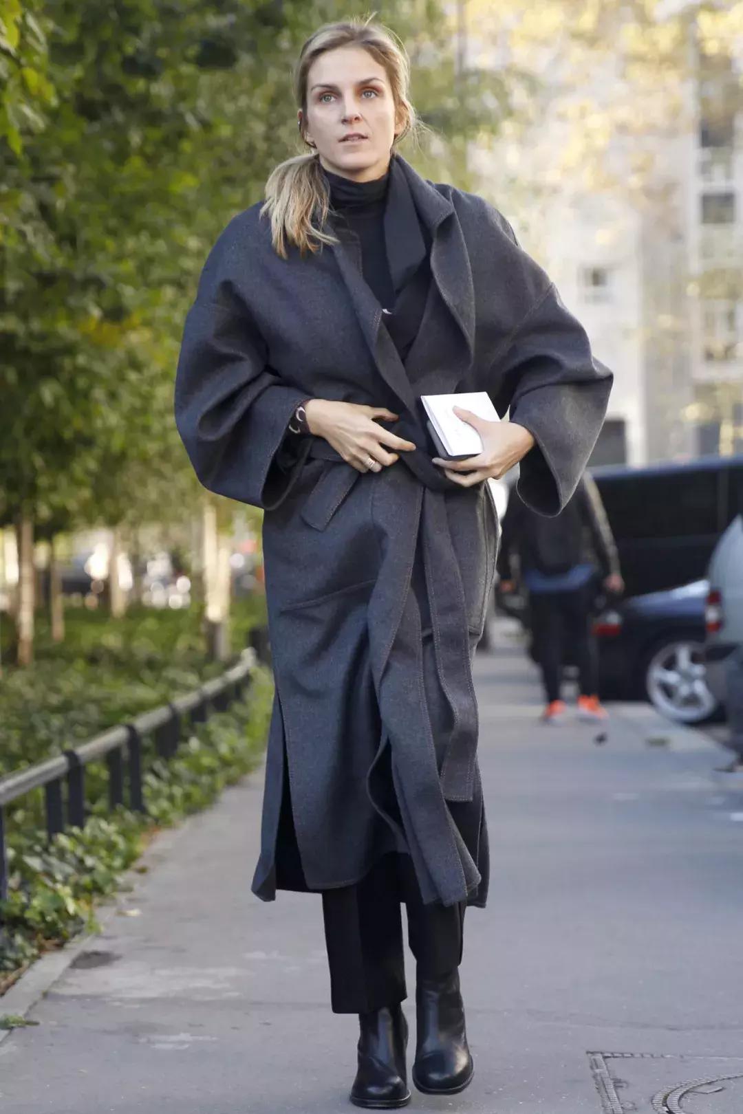 男士黑色羽绒服配什么打底衫,黑羽绒服大衣配什么打底衫