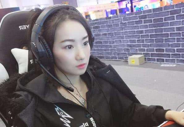 网游交友需谨慎,妹子贴吧怒扒土豪:连400块都不给我