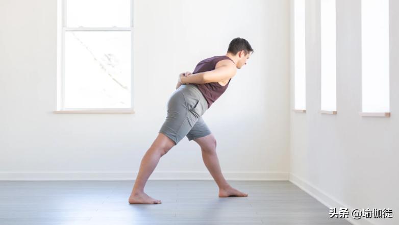 手腕疼痛可以练什么瑜伽,手腕疼的瑜伽康复动作