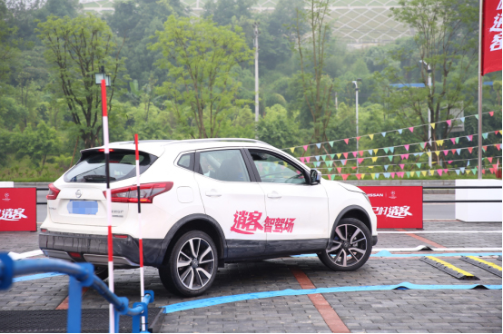 全新逍客2022款自动试驾视频,全新逍客上海车展