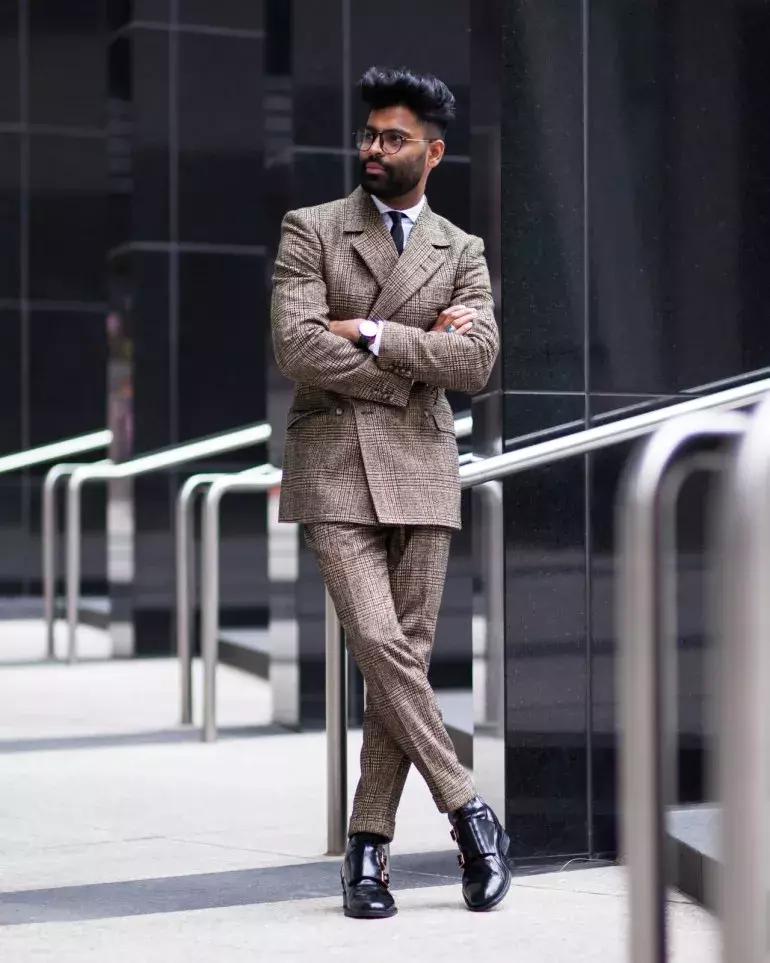 格纹西装搭配衬衫牛仔裤率性洒脱,不平凡气质穿搭