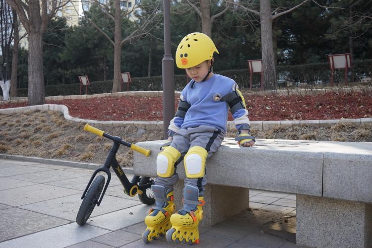 柒小佰轮滑鞋儿童6-12岁,轮滑就该这么玩