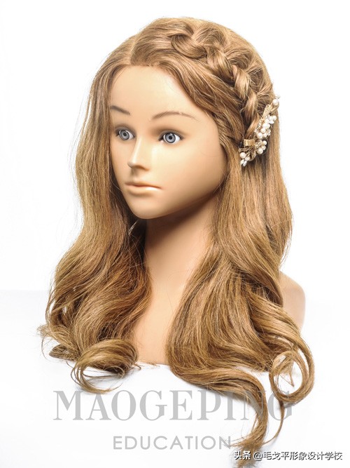 不会编发也可以扎的披肩发,披肩发怎么扎古风发辫