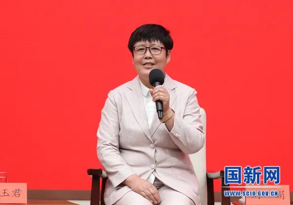 她们讲的故事，有两千五百万女*产党共**员的影子