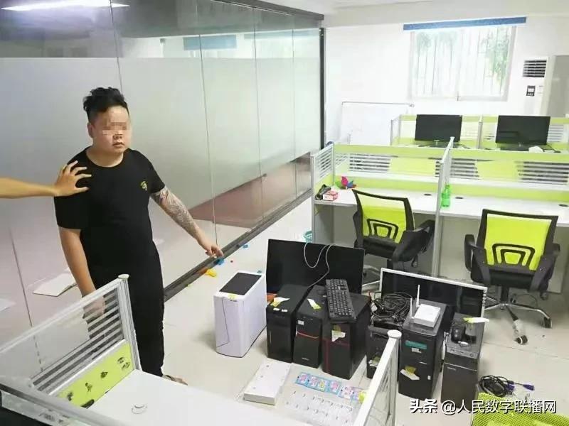 百人“炒股”群，只有一人不是*子骗**！