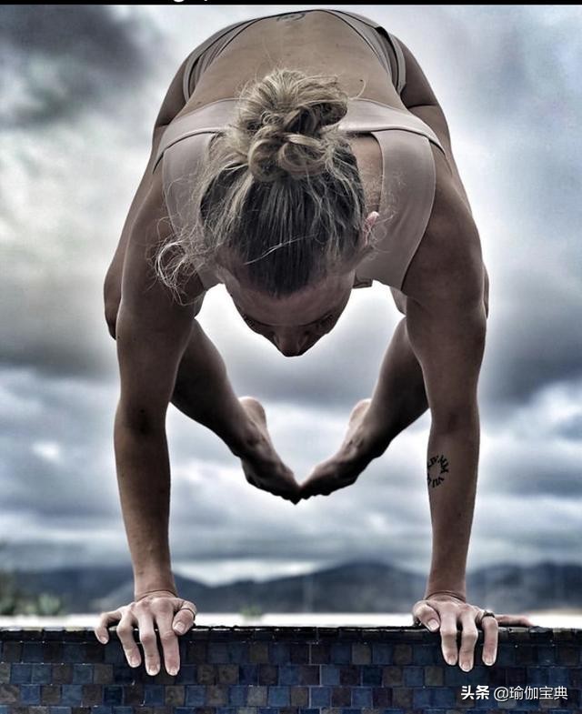 男士练瑜伽力量与韧性的完美结合,锻炼身体的瑜伽简单动作男人