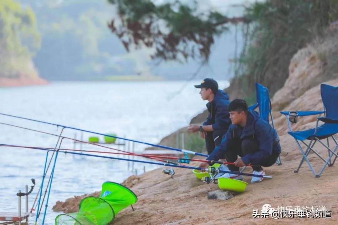 夏季野钓鲫鱼小杂鱼老是闹窝咋办,小杂鱼闹窝野钓大鲫鱼的技巧