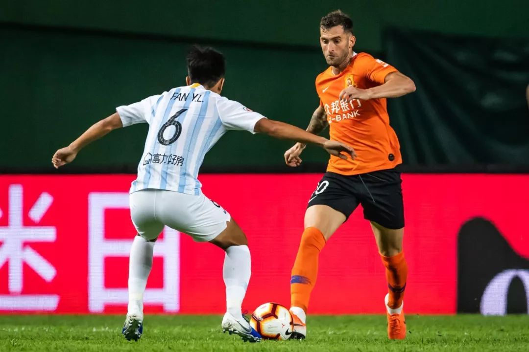 武汉卓尔0:5广州恒大,坚韧如钢铁温柔如蝶翼