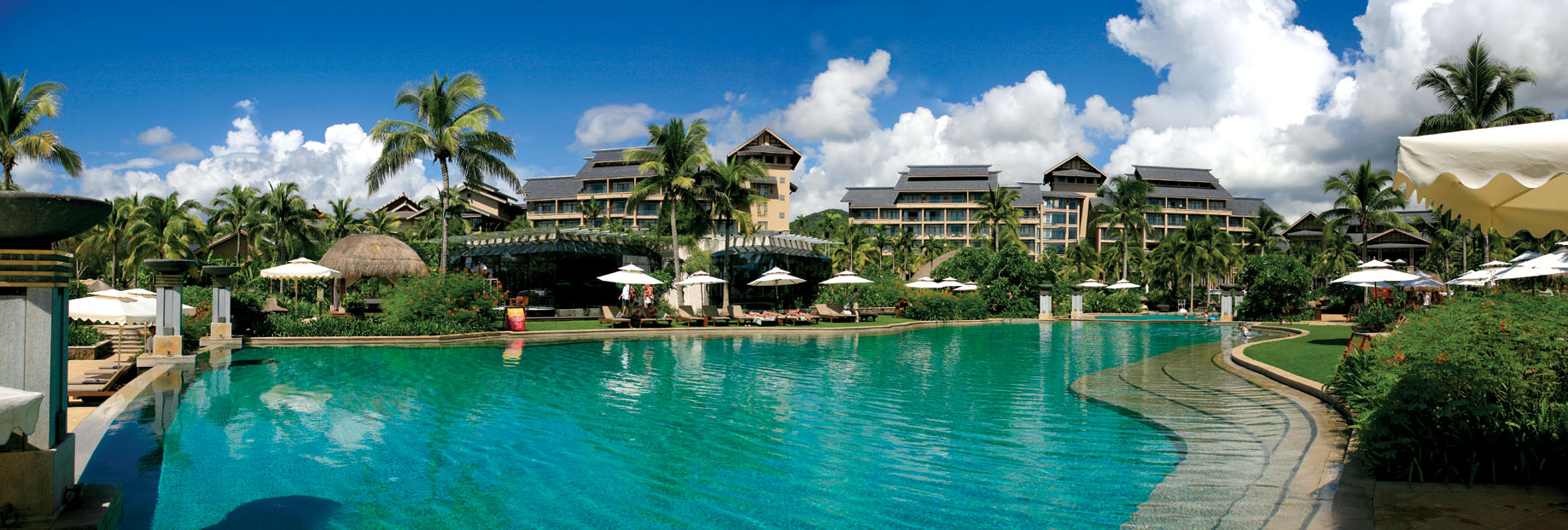 三亚希尔顿酒店多少钱一晚,三亚六月适合旅游度假吗