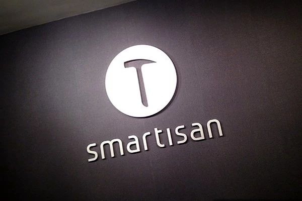 罗永浩演讲会摇滚,罗永浩锤子科技发布会图片