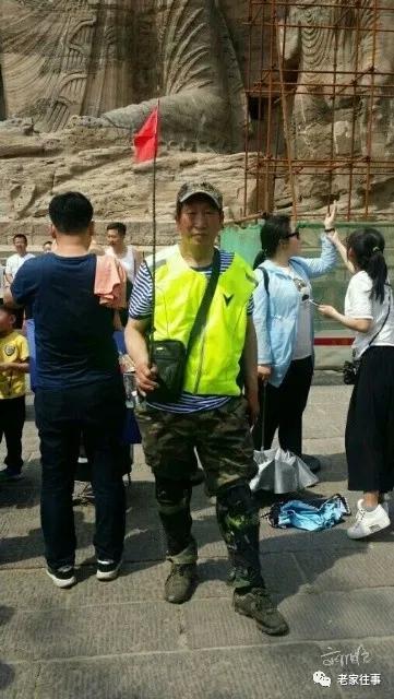 骑摩托车去旅行,拉着摩托车去旅行