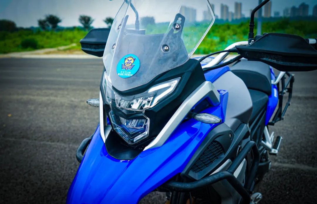 凯越500x摩托车一万公里保养,21款凯越500x经典版和珠峰版