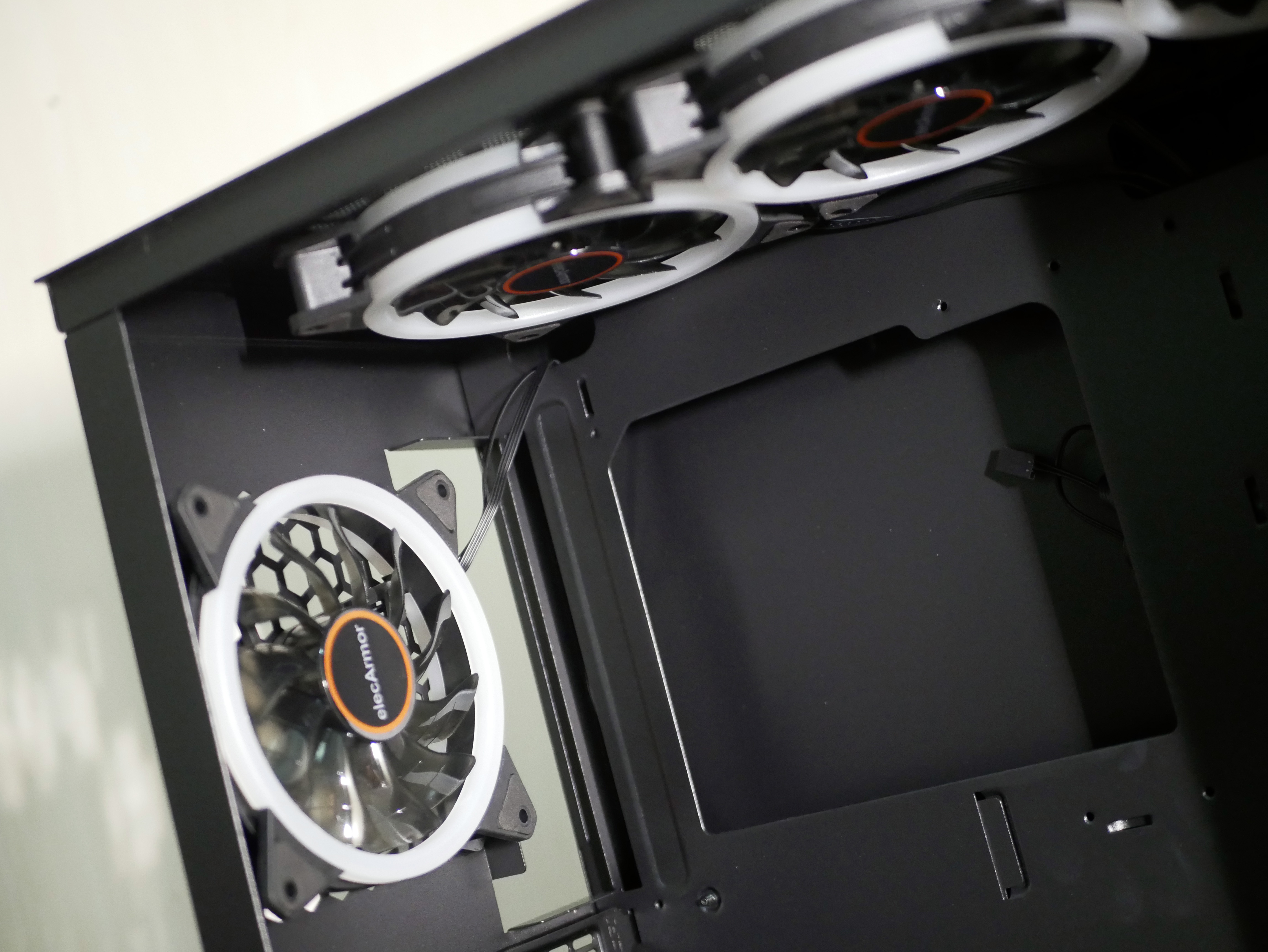 RGB机箱怎么玩？电铠DK104、650W超级巨龙S6模组电源体验