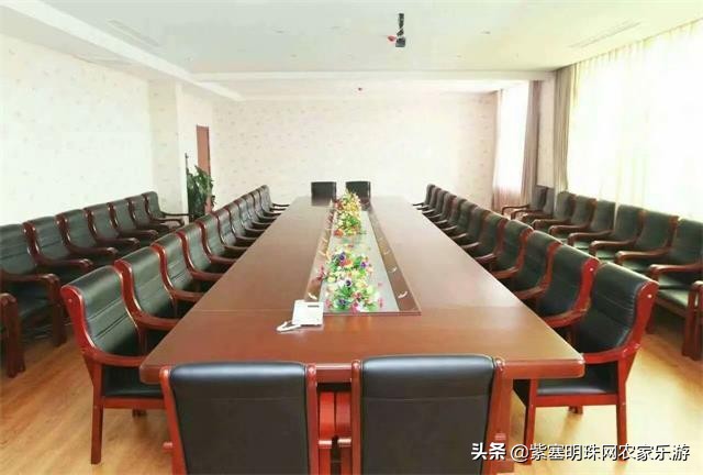 全靠8根钢柱支撑的玻璃栈道你敢挑战吗？保定狼牙山泽疆公寓酒店