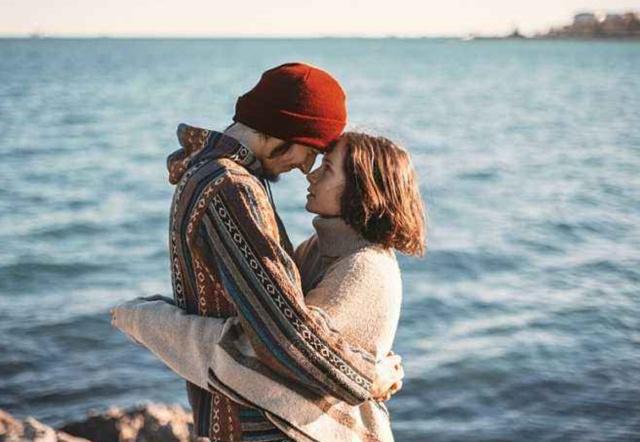 “老公，咱家换新车了，旧车就给我弟吧”“行啊，拿20万开走”