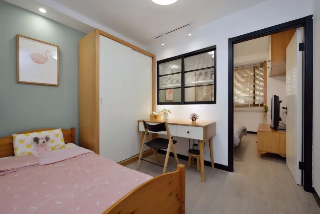 衣柜定制效果黄色原木,全屋定制白色衣柜轻奢效果图