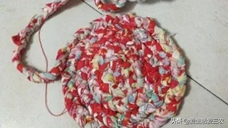 农村致富经:粉碎旧衣服销路广，利润高，感兴趣的可以试试！