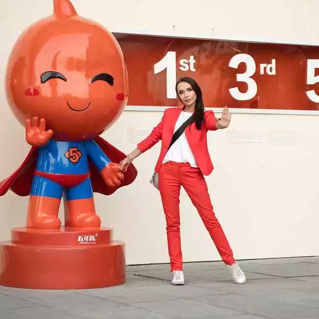 从服装到黑科技，乌克兰网红美女工程师力推中国品牌