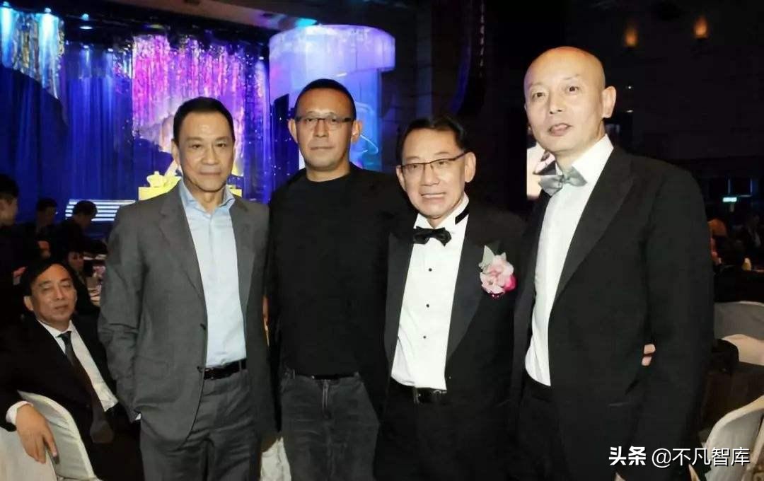 39岁负债3.2亿，61岁成上市集团老板，今比肩李嘉诚