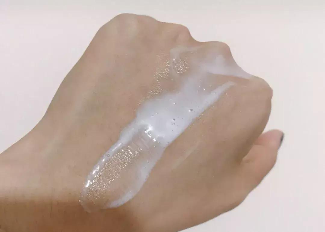 适合所有肤质的水乳国货,适合油性皮肤的水乳套装国货