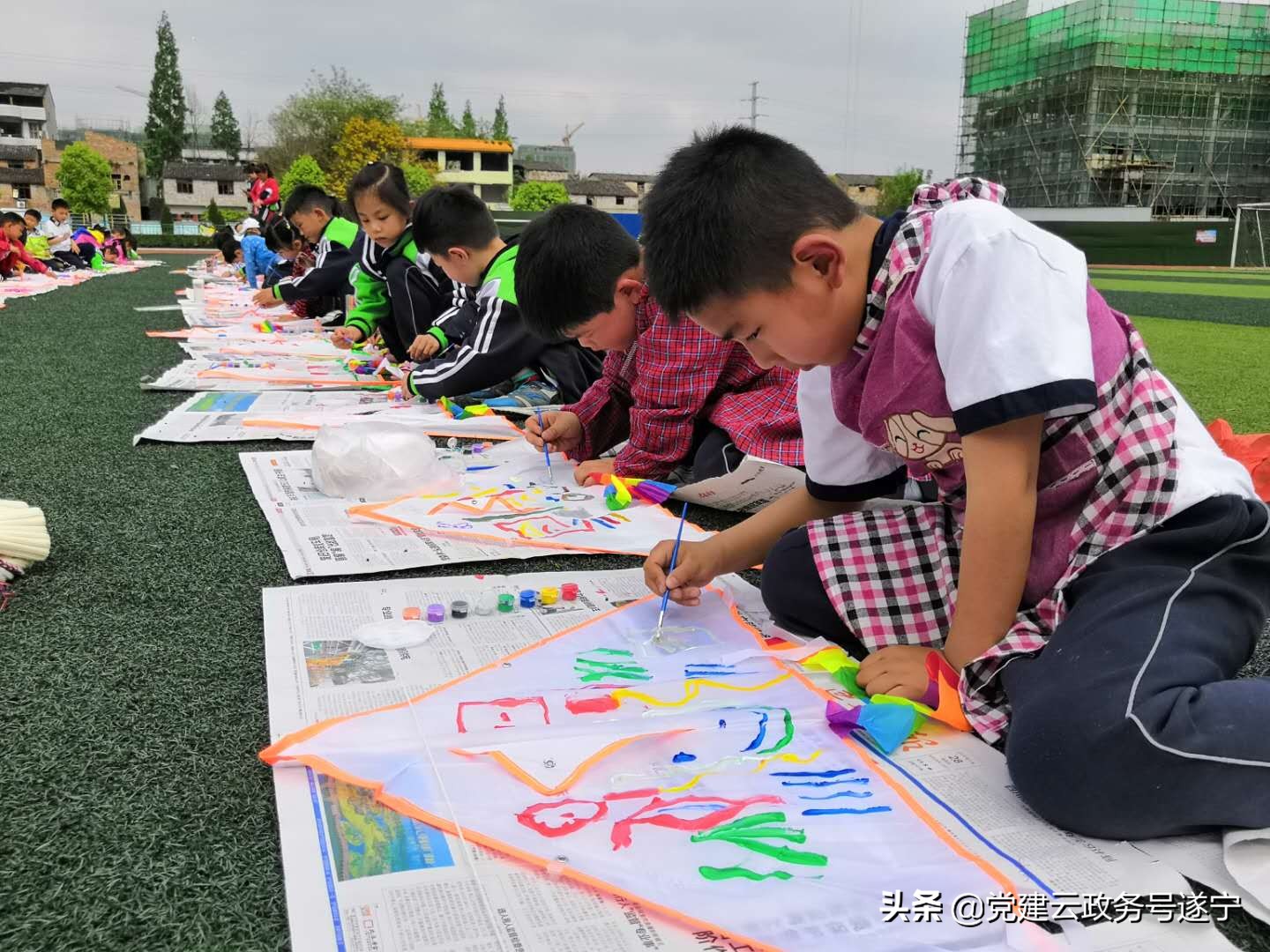 我与伙伴共‘筝’春丨遂宁七中小学部举办2019年手绘风筝户外实践活动