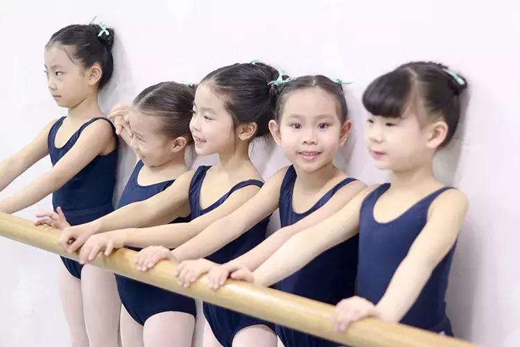 让男生又爱又恨的鞋,让人又爱又恨的运动休闲鞋