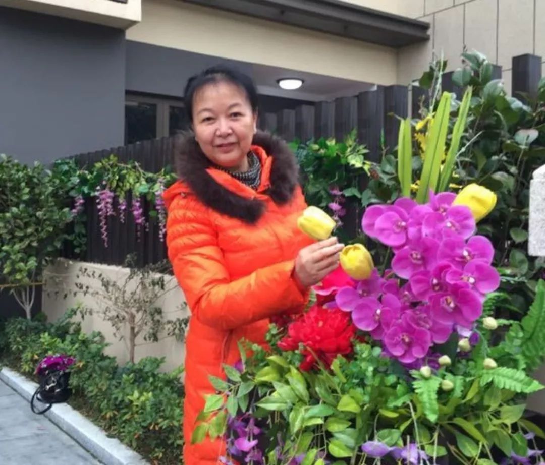 大妈旅游照专用动作,中国大妈外出旅游标准动作