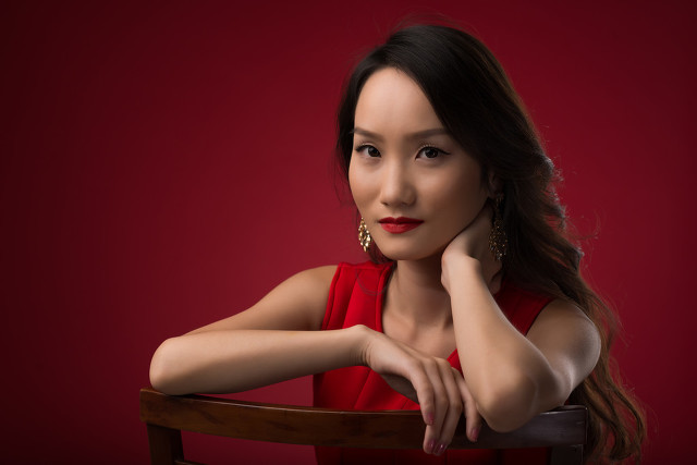 越南妹后面跟的“变态”男