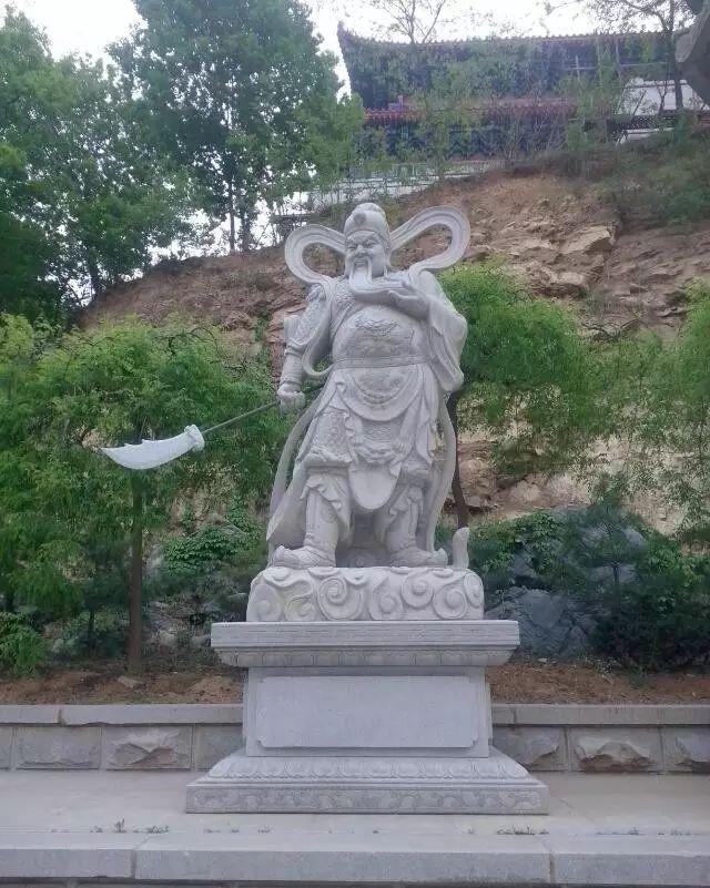 云南石雕关公人物雕像,关公雕像佛纹寓意