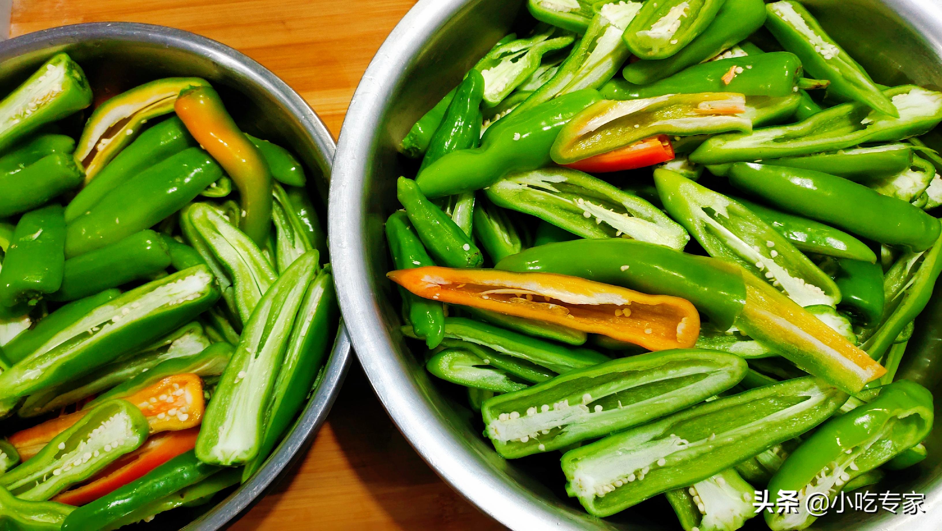 这才是辣椒的真正腌制方法,河南传统腌制韭菜芹菜辣椒怎么腌