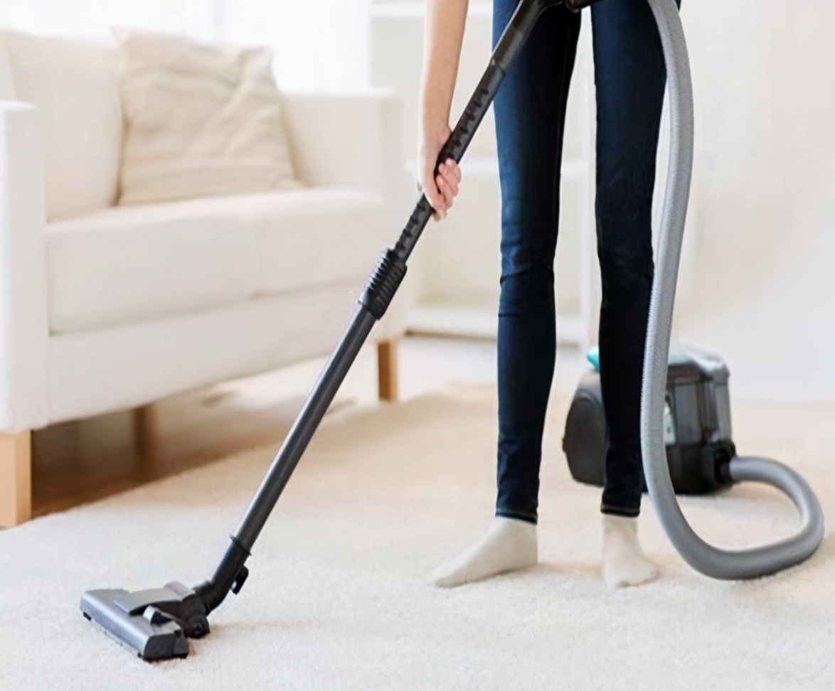 狗狗产后掉毛严重怎么办,狗狗掉毛吃维生素管用吗