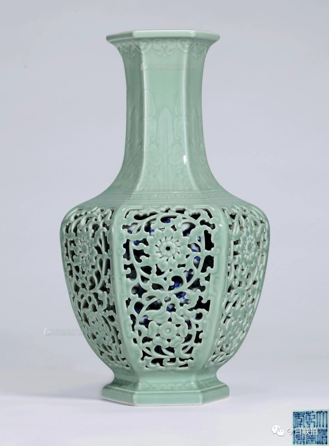 顶级官窑粉青釉,粉青釉镂空瓷器内部图片大全