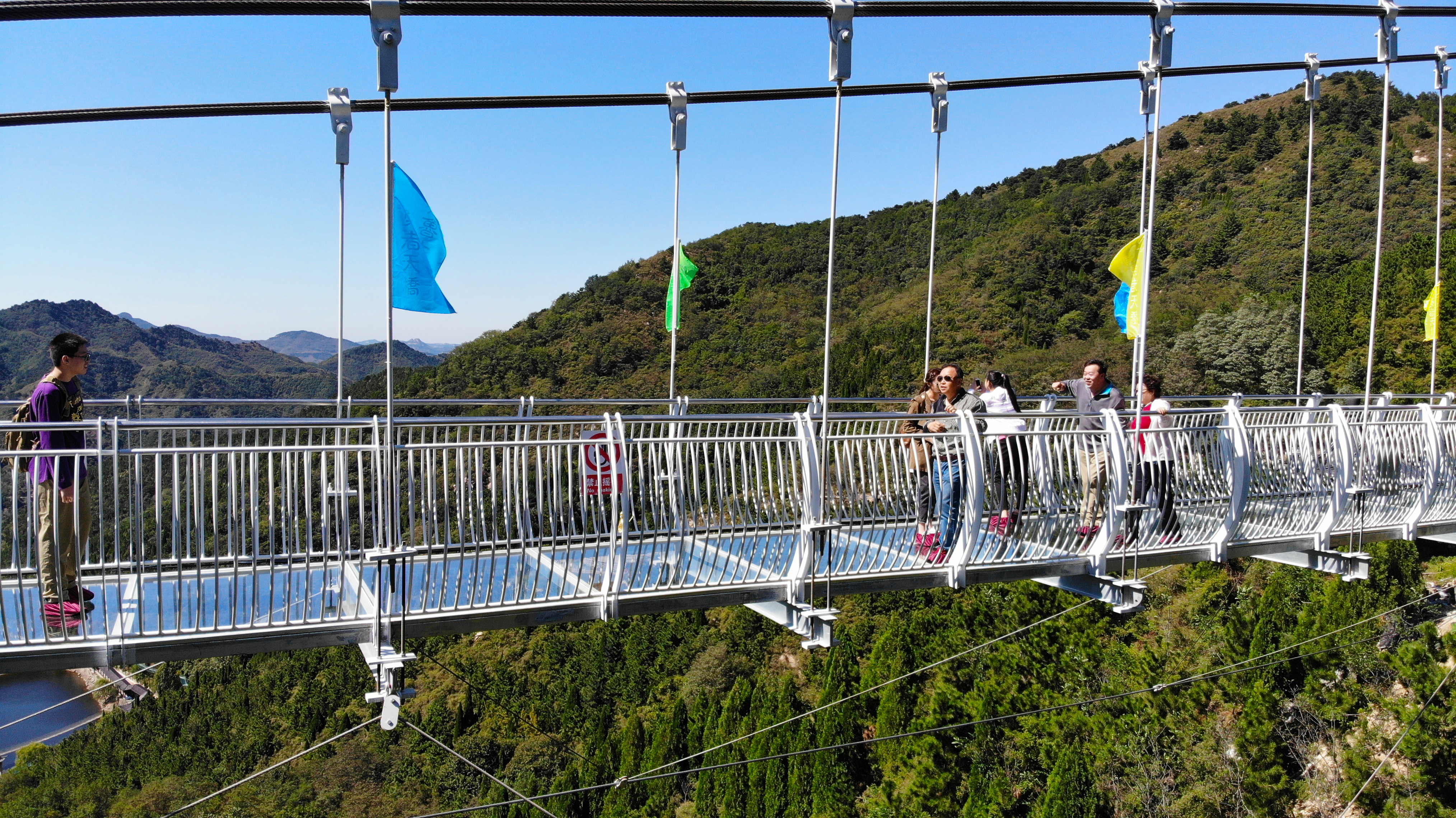 高空玻璃桥景点推荐,高空玻璃水漂流景点推荐