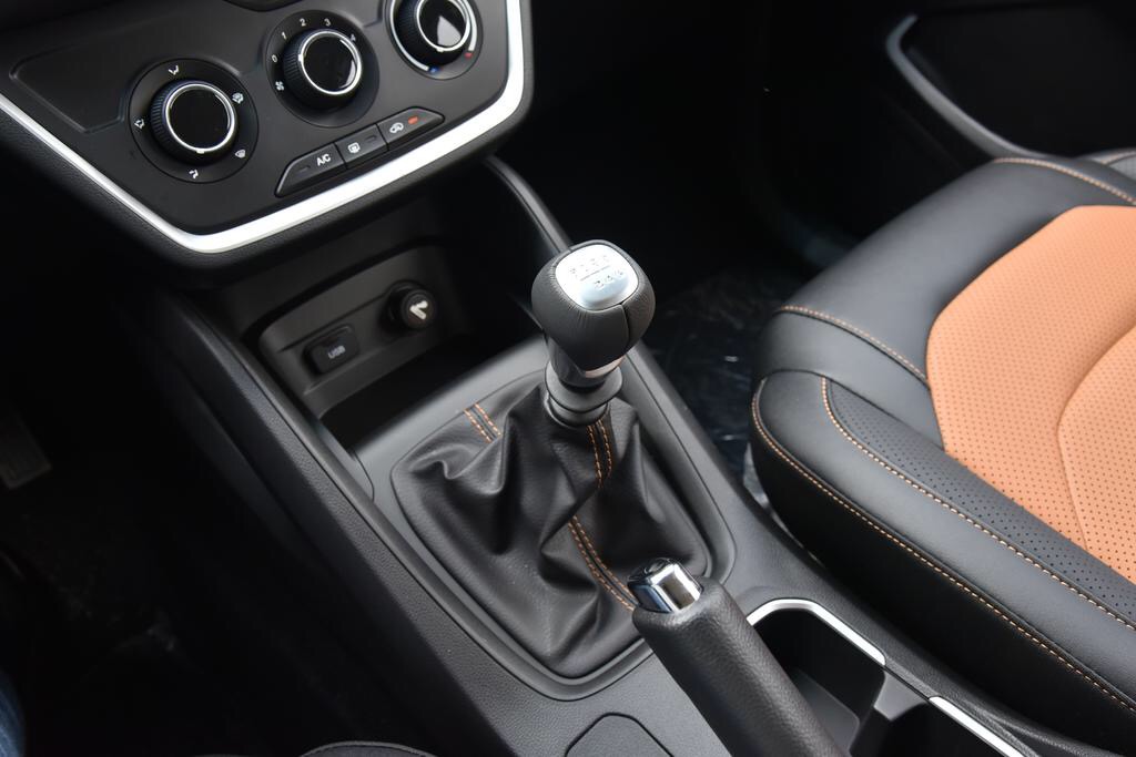 承载几代人的梦想和希望,承载梦想的车五菱