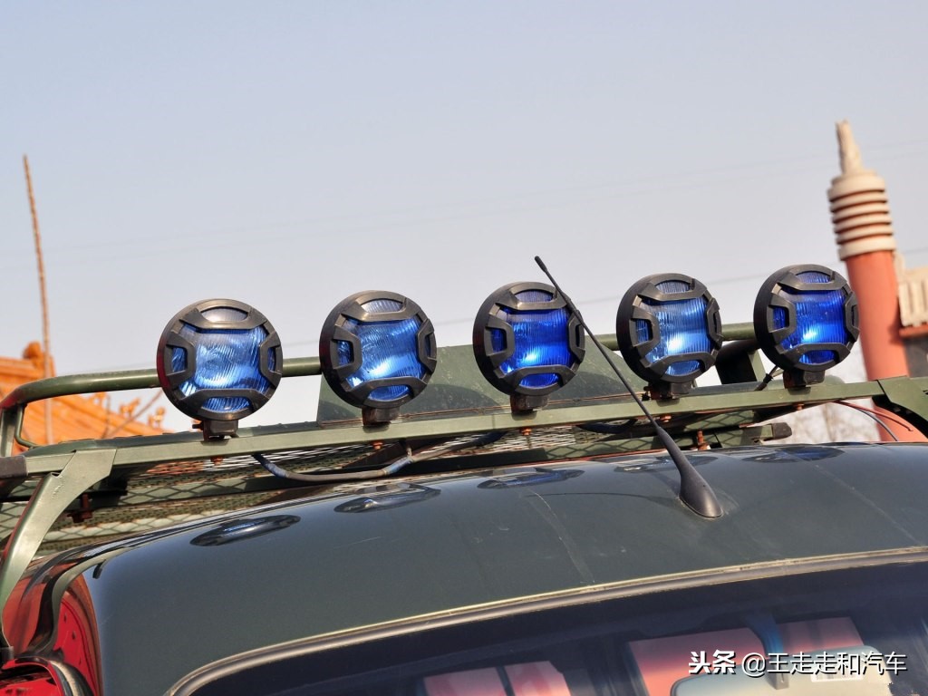 吉姆尼军绿版视频,吉姆尼军绿色小越野车