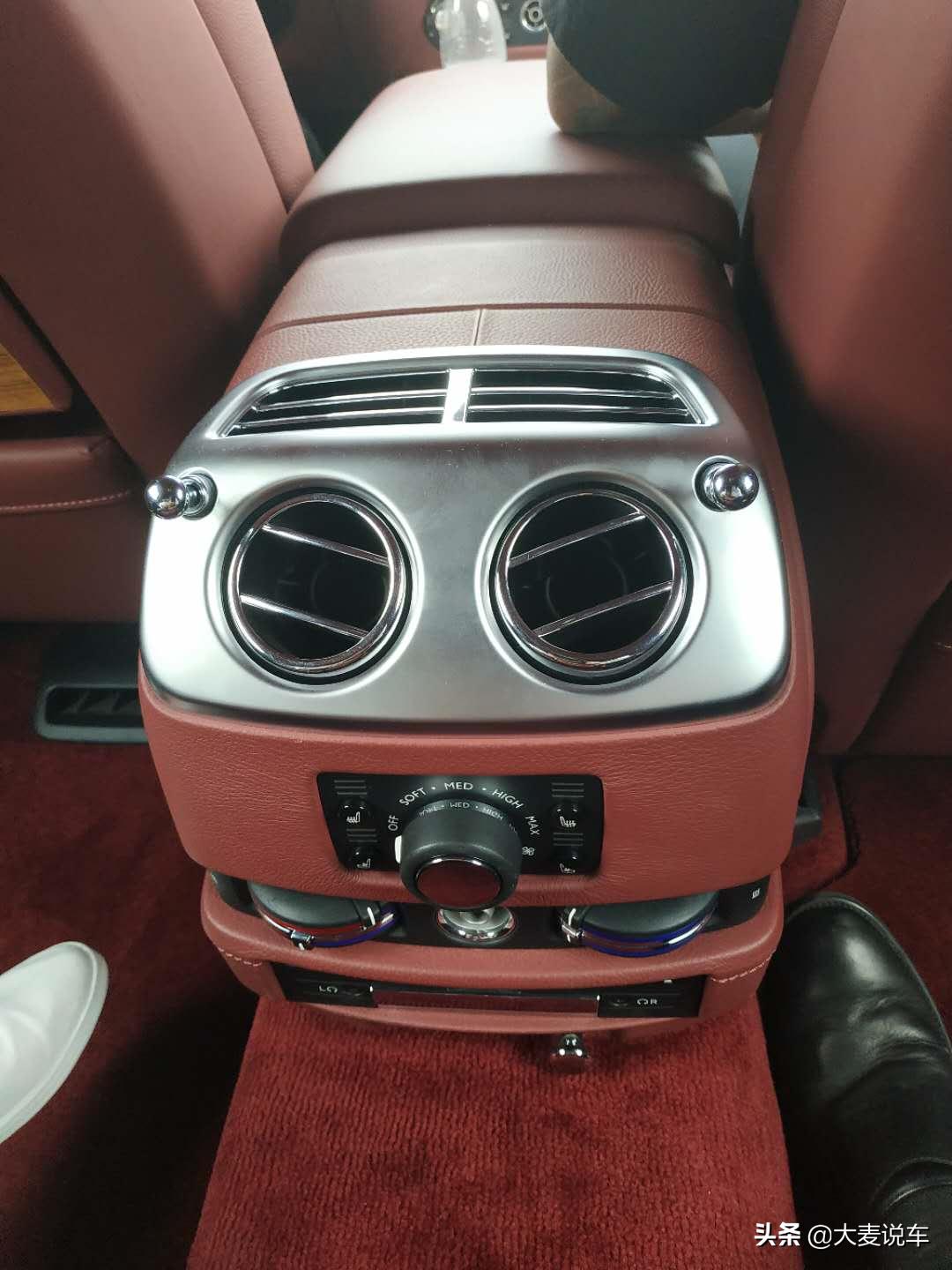 劳斯古斯特试驾,夏东劳斯莱斯古思特试驾视频