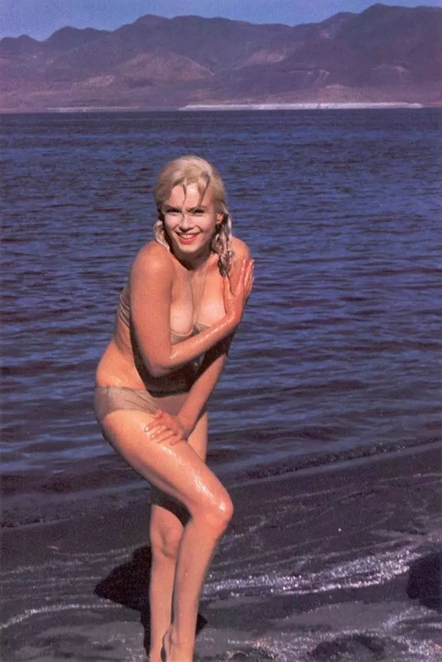 落入凡间的性感天使，36岁香消玉殒