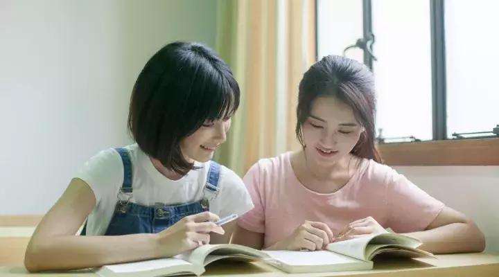 学生时期怎么谈恋爱,学生谈恋爱应该怎么教育