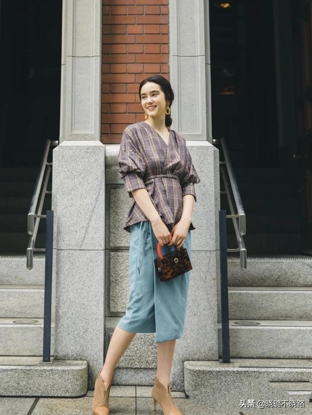 短裙子如何穿短靴比较好看,为什么穿靴子显腿短