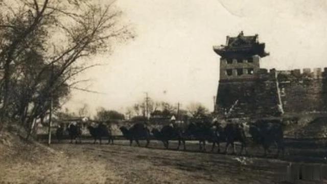 城门悬挂人头威慑百姓,用辣椒面*辱侮**妇女,罪恶昭彰被枪决