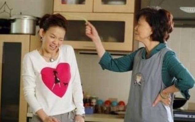 坐月子最好别让婆婆伺候,月子别让亲妈伺候完整版