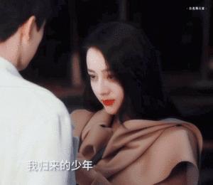 22W劳力士，热巴选择配百元包包出街