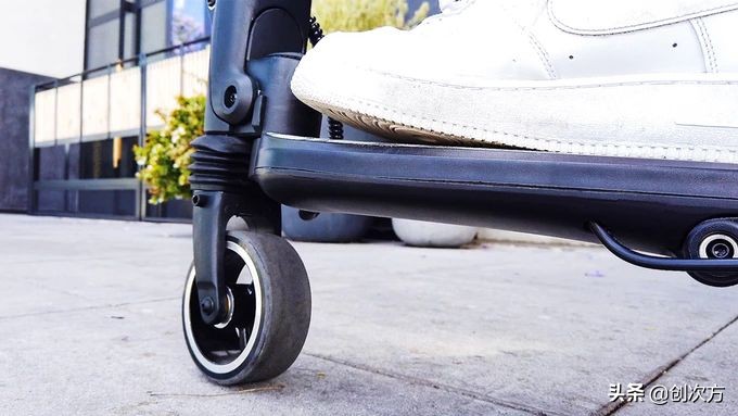 电动滑板车成人可折叠续航120,电动滑板车成人可折叠能跑多远